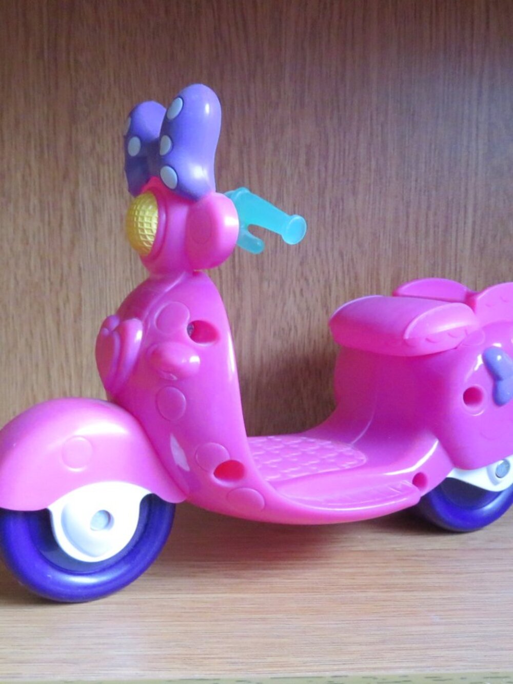 Minnie Mouse Moped Scooter Mattel Disney 2011 (K853)